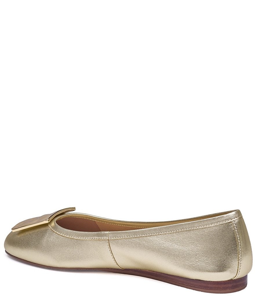 Claire Ornamental Flat